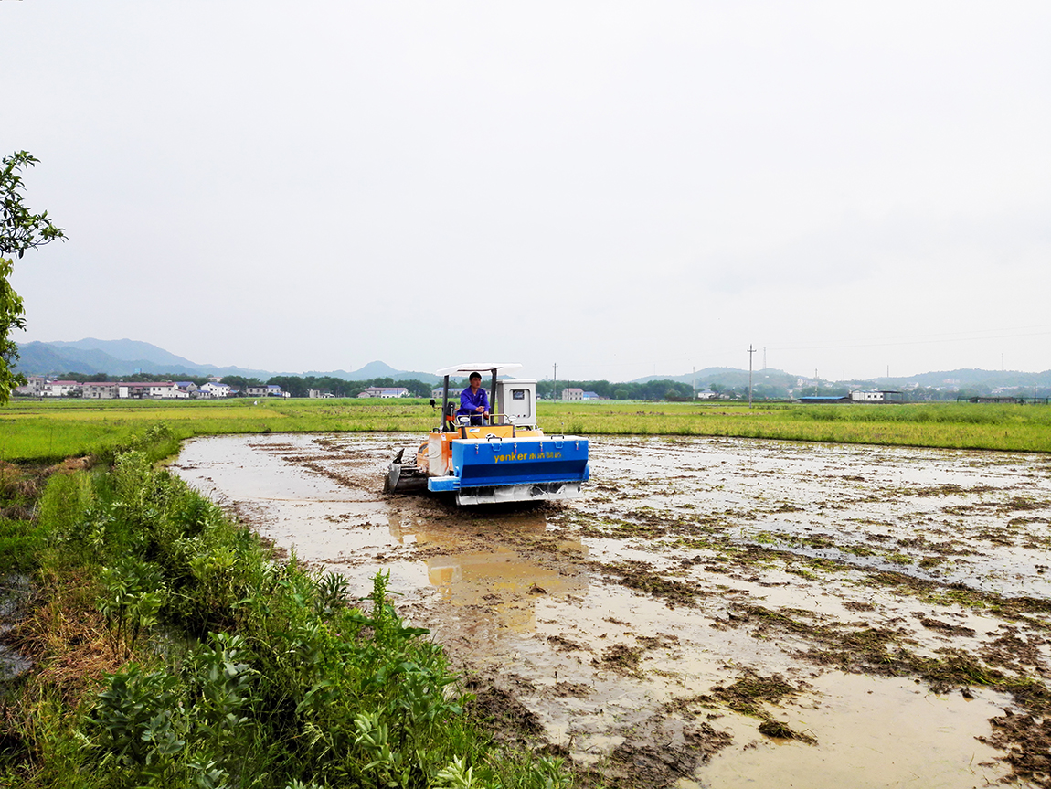 案例3-農(nóng)田深翻耕、修復(fù)撒藥一體化設(shè)備-u.jpg