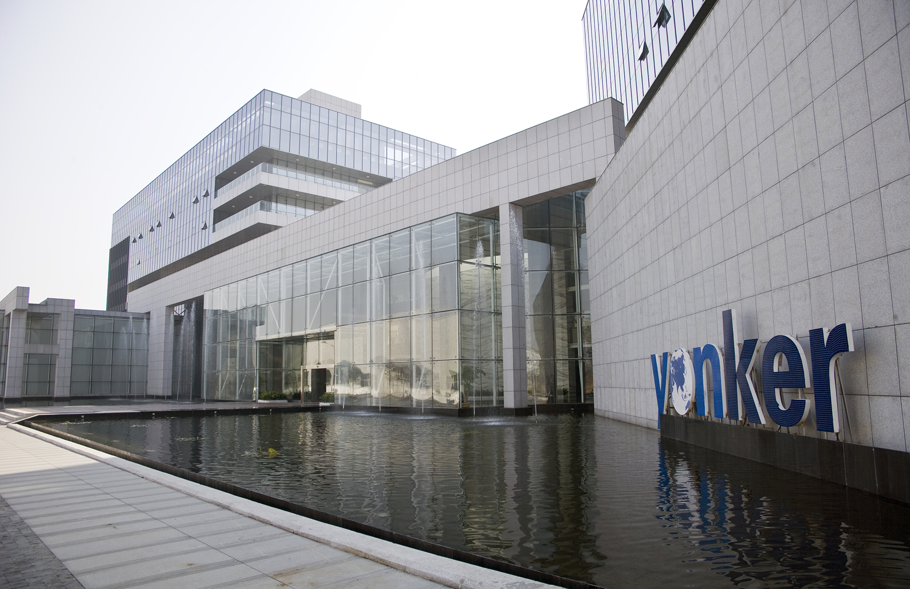 1521422291124639.jpg 研發(fā)樓側(cè)圖-網(wǎng)站.jpg